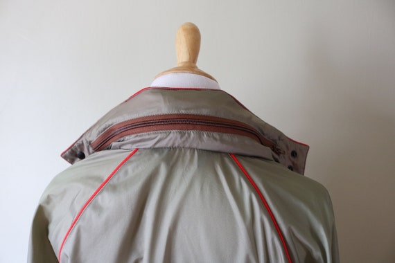 1980s Vintage Gray and Red Windbreaker - image 7