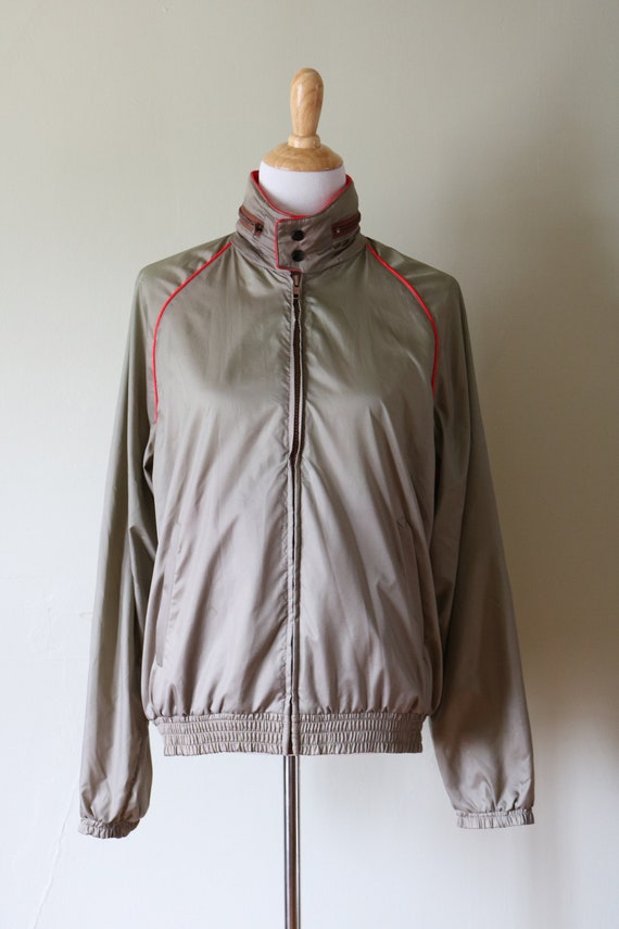 1980s Vintage Gray and Red Windbreaker - image 5