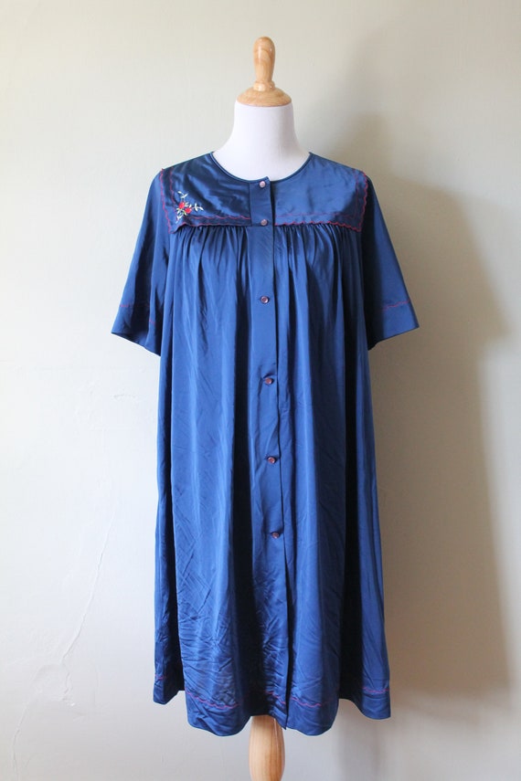 1970s Vintage Embroidered Nightgown - image 2