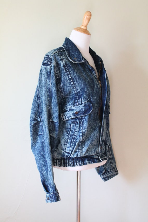 1990s Vintage Acid Washed Denim Jacket - image 4