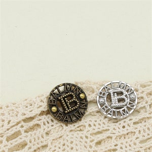 Botones de letras huecas de metal, planos, lisos, con vástago dorado, para camisas, abrigos, suéteres, manualidades, alta calidad YO102, 2/10 unidades
