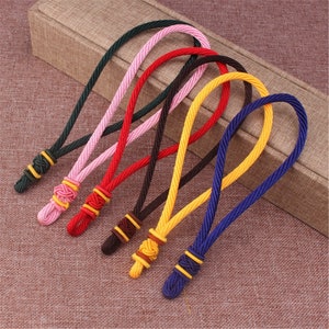 11 colori tra cui scegliere, 4 pezzi di nodo cinese in seta, accessori con nappe, ciondolo con nappe in seta di alta qualità YD086