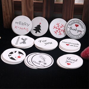 Étiquettes en papier Kraft de noël et lettres de 35mm, 50 pièces, pour cadeaux, étiquetage, étiquettes de vente, en papier Kraft, faites à la main, pour mariage, bricolage, PP027
