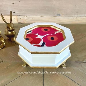 Petite boîte à bijoux découpée Marimekko : peinture à la craie blanche, vintage, shabby chic, cadeau pour elle