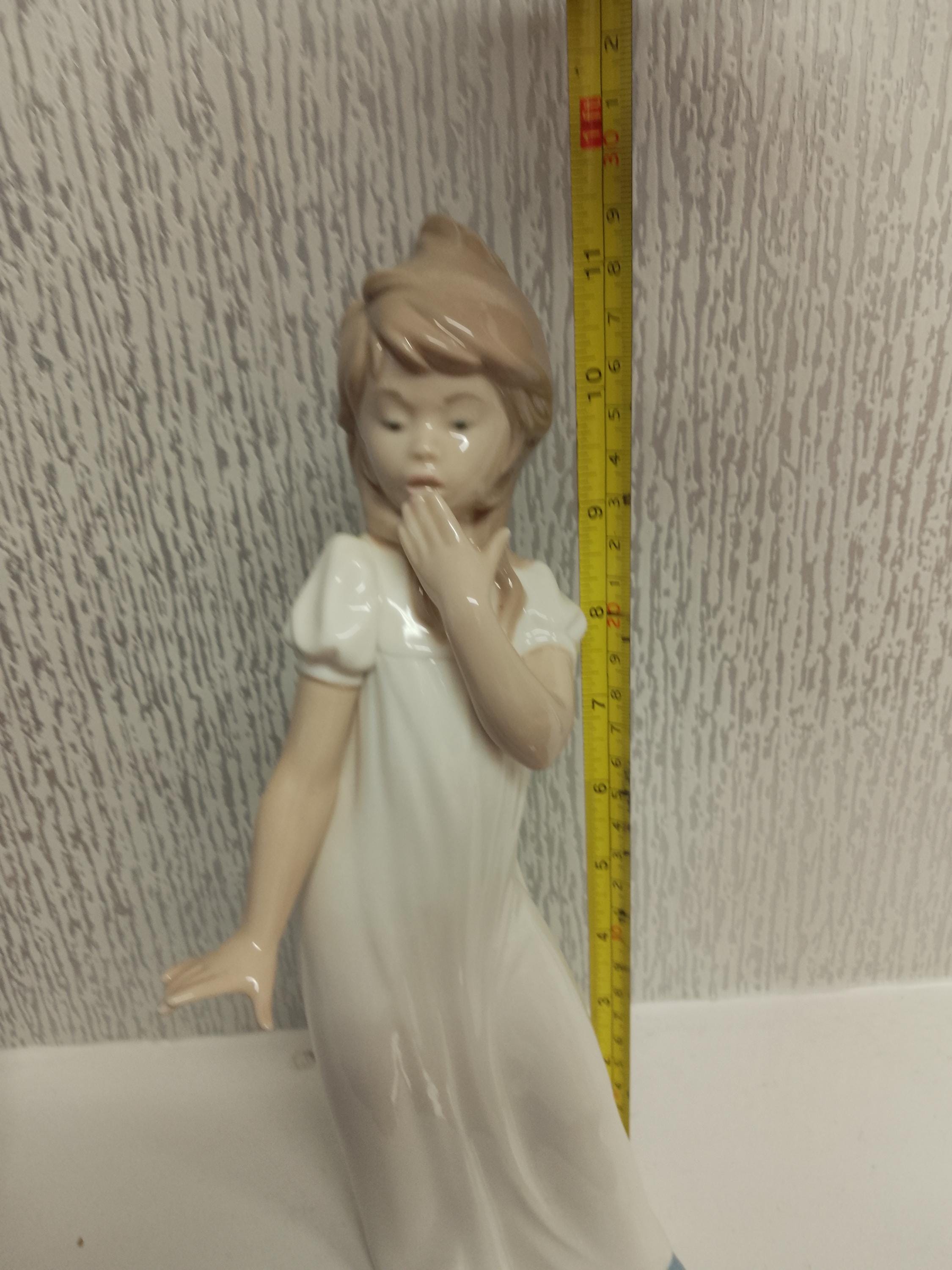 Vintage Lladro NAO Girl Yawning Figurine – Ready for Bed