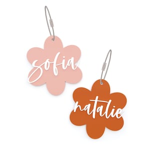 Personalized Name Daisy Acrylic Bag Tag, Back to School, Backpack Tag, Lunch Box Tag, Basket Tag, For Kids, Luggage Tag, Bridesmaid, Floral