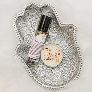 Protection Oil - Frankincense & myrrh -Handmade Spiritual Oil - Anointing Oil - Ritual Oil - Spell Oil - Protection Ritual Oil - Magical Oil