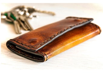 Personalisierbarer Leder-Schlüsselanhänger mit Knöpfen, handgenähter Schlüsselhalter für Herren, kompaktes Schlüsseletui, Geschenkidee