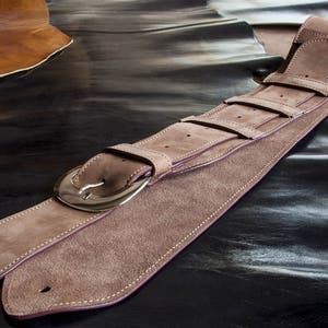 Wildledergurt für Gitarre oder Bass – Stil und Komfort