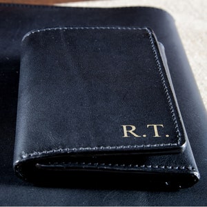 Schwarzes Leder-Portemonnaie mit dreifachem Aufdruck und Kreditkartenhalter, Kartenhalter, personalisierbar mit Goldprägung