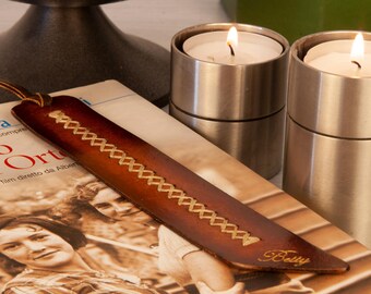 Personalized Leather Bookmark – Elegance and Style for Book Lovers