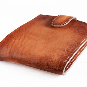 Carteira masculina de couro personalizável, estilo minimalista, elegância única, feita na Itália
