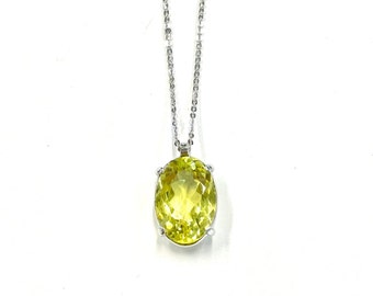 LIGHT GREEN • Rainbow Collection • Necklace with pendant in 18kt white gold with lemon quartz