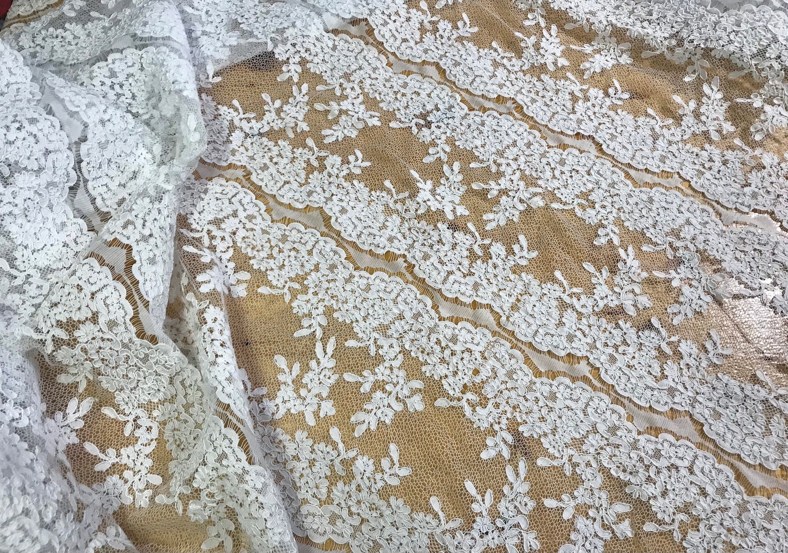 Scalloped lace fabric/wedding lace fabric/corded | Etsy