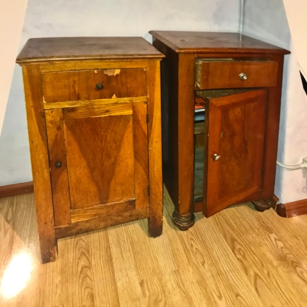 Tables de chevet antiques, paire d'art pauvre/paire de tables de chevet rustiques en bois