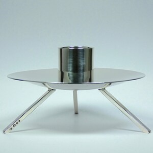 SET med tre identiska handgjorda silverljusstakar. Handgjort silverbestick. Designsilver. Silverkonst.