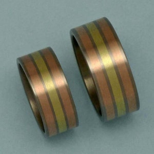 SET of titanium, 14 carat red and yellow gold wedding rings / weddingbands. Titanium and gold rings.