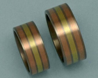 SET of titanium, 14 carat red and yellow gold wedding rings / weddingbands. Titanium and gold rings.