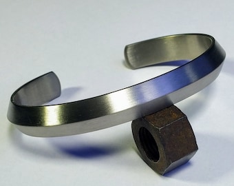Stilvolle Titanium Armband der Klasse 2.