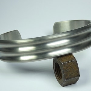 Massives grade 2 Titan Manschetten Armband. Herren Armband. Titan Schmuck.