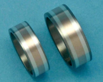 Titanium, 14 carat red gold and silver 925 pair of rings. Weddingbands, engagementrings.