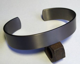 Stevige pure Tantaal-armband.