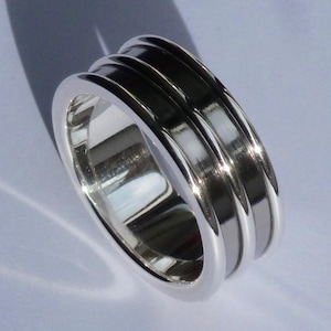 Silver, titanium men&#39;s ring size 19,75 mm. Polished silver 925, titanium hand crafted ring for men. Titanium, silver jewelry.