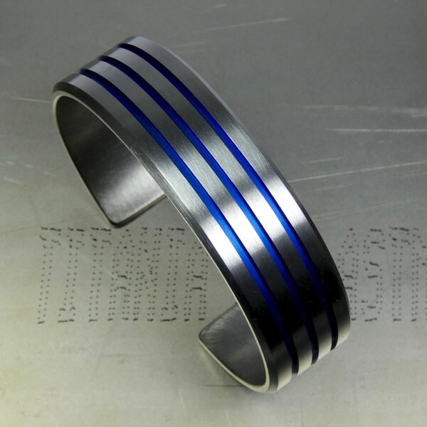 Anodized titanium cuff bracelet. Mens bracelet. Titanium jewelry. Mens jewelry.