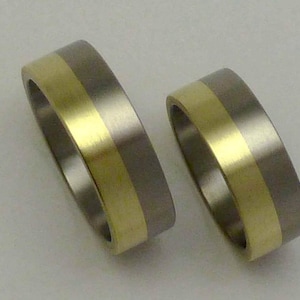 Titanium, 14 carat gold SET of rings / weddingbands / engagementrings.