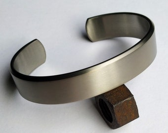 Solide graad 2 titanium armband. Herenarmband. Titanium-sieraden. Manchet-armband.