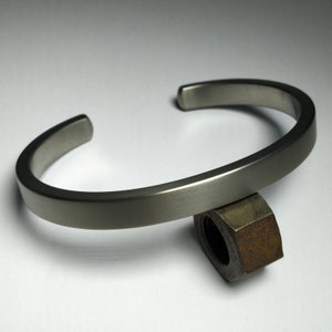 Brazalete Stevige de titanio. Brazalete de titanio Graad 2.
