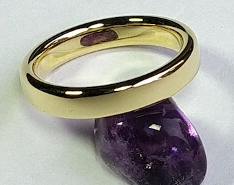 Stabiler Ehering aus 14K Gold.