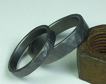 SET handgehämmert Tantal Ringe. Eheringe aus Tantal. Tantal Verlobungsringe.