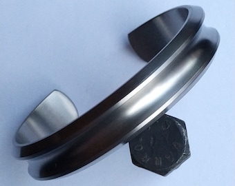 Robustes Armband aus Titan Grad 2. Herren Schmuck.