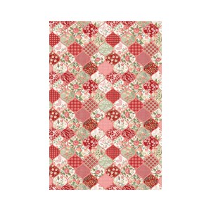 Peut inclure: Motif de patchwork avec un motif répétitif de blocs en forme de losange. Les blocs sont remplis de motifs floraux, à carreaux et à pois dans les tons de rouge, de rose et de vert. Le design est symétrique et visuellement attrayant.