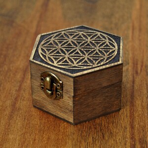 Fiore della vita, scatola esagonale in legno. Scatola runica di geometria sacra, scatola portagioie, scatola per fedi nuziali personalizzata con iniziali