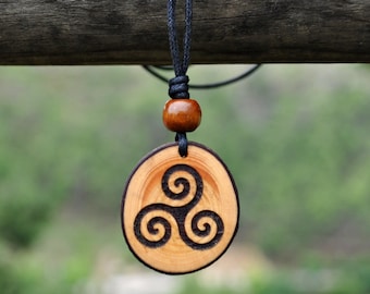 Triskel pendant, wooden necklace engraved with Celtic symbol and adjustable cord, Nordic amulet, personalized gift, handmade jewelry