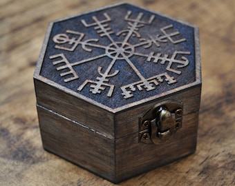 Vegvisir, sechseckige Wikingerkiste aus Holz. Wikinger-Fan-Geschenk, Runenbox, nordische Mythologie, Schmuckschatulle, personalisierte Eheringbox