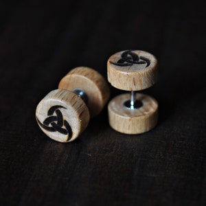 Viking Triskel earrings with horns, made of light wood and hypoallergenic steel. Viking gift. Viking jewelry. Earrings plug
