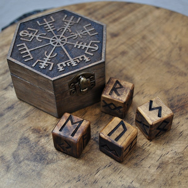 Norse runes, Elder futhark divination runic dice, 4 wooden dice with the 24 runes engraved and hexagonal box engraved with Vegvisir.