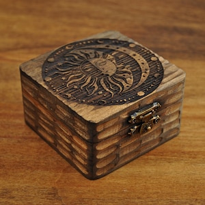 Coffret Soleil et Lune. Petite boîte à bijoux en bois personnalisée. Boîte à runes, à alliances païennes,  d'autel Wicca. Cadeau sorcière