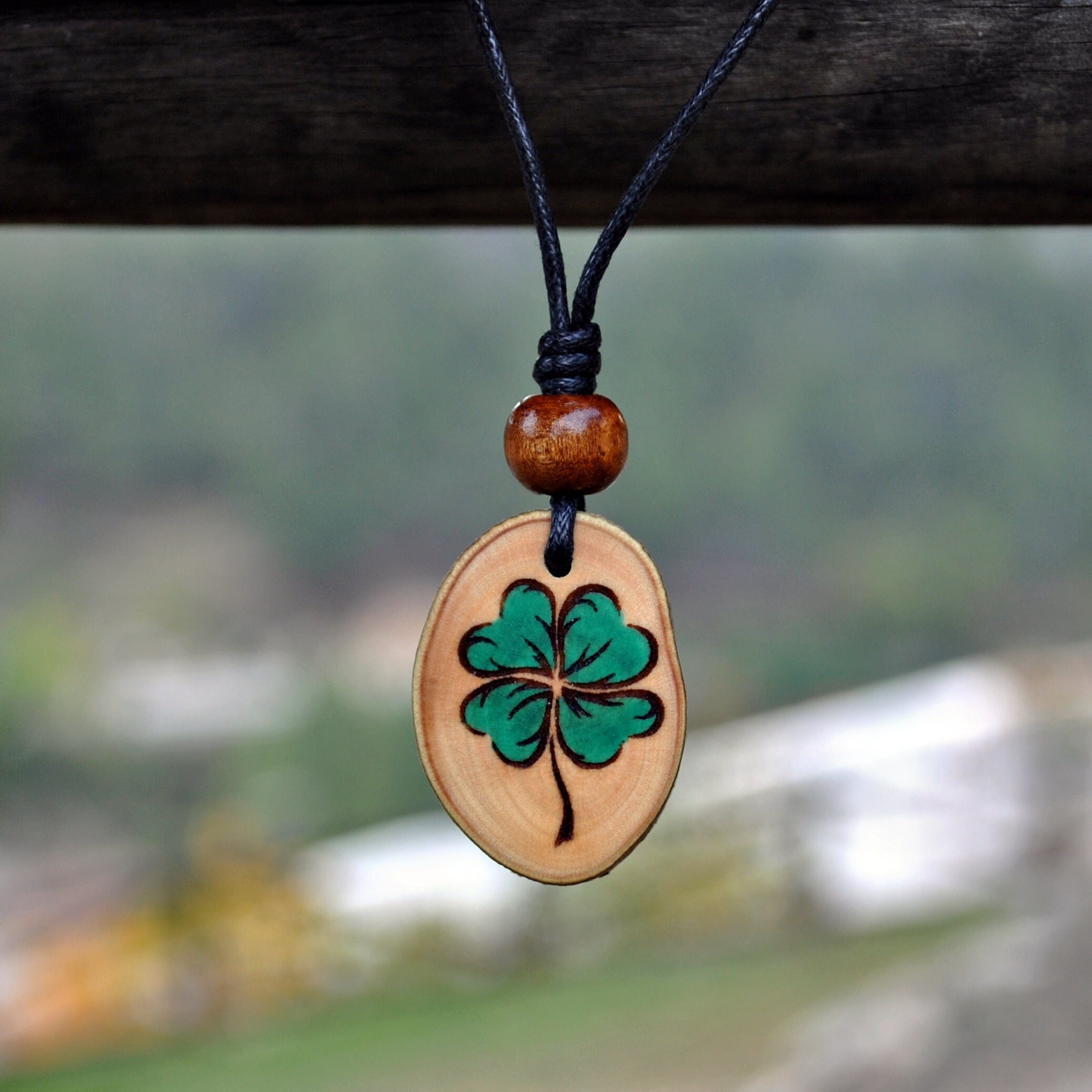 Collier Vintage En Bois Ethnique Peint - Bijou Artisanal Et Original - Occasion