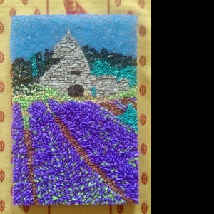 in the middle of the lavender in the Luberon Borie