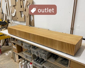 Geriffelte Schminkkommode / Schwebemöbel - aus massiver Eiche