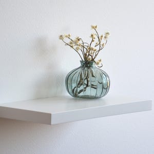 Small White Floating Shelf – Minimalist Entryway, Bedside, Display Storage