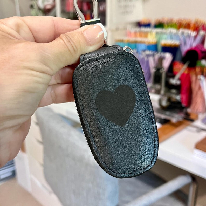 Estuche para llavero de piel sintética personalizado, llavero con cremallera grabado imagen 1
