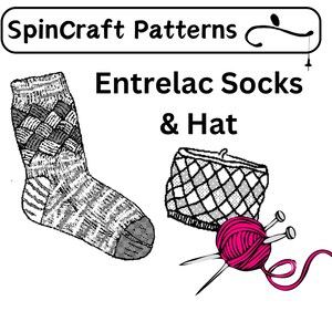 Può includere: Illustrazione in bianco e nero di un modello di maglia per calze e cappello. Il modello si chiama "Entrelac Socks & Hat". L'immagine include anche un gomitolo di filato rosa e ferri da maglia.