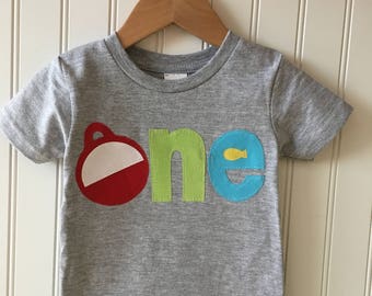 Pastel o-fish-ally UN tee-shirt d'anniversaire. Le GRAND une première chemise d'anniversaire. Bobber, pêche, bateau, vacances, voyage, chemise d'anniversaire. N'importe quel âge.