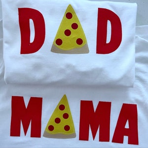 MAMÁ, PAPÁ o hermano coordinando camisa para camisa de cumpleaños de Pizza Party, revelación de género, baby shower, fiesta de pizzería, PIZZA nuestro año, pepperoni
