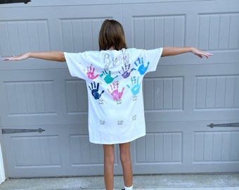 Class of 2039, Class of 2038, Class of 2040,  Kindergarten, First Day of School, Last Day of School, Graduation, Grow with me shirt, Hand